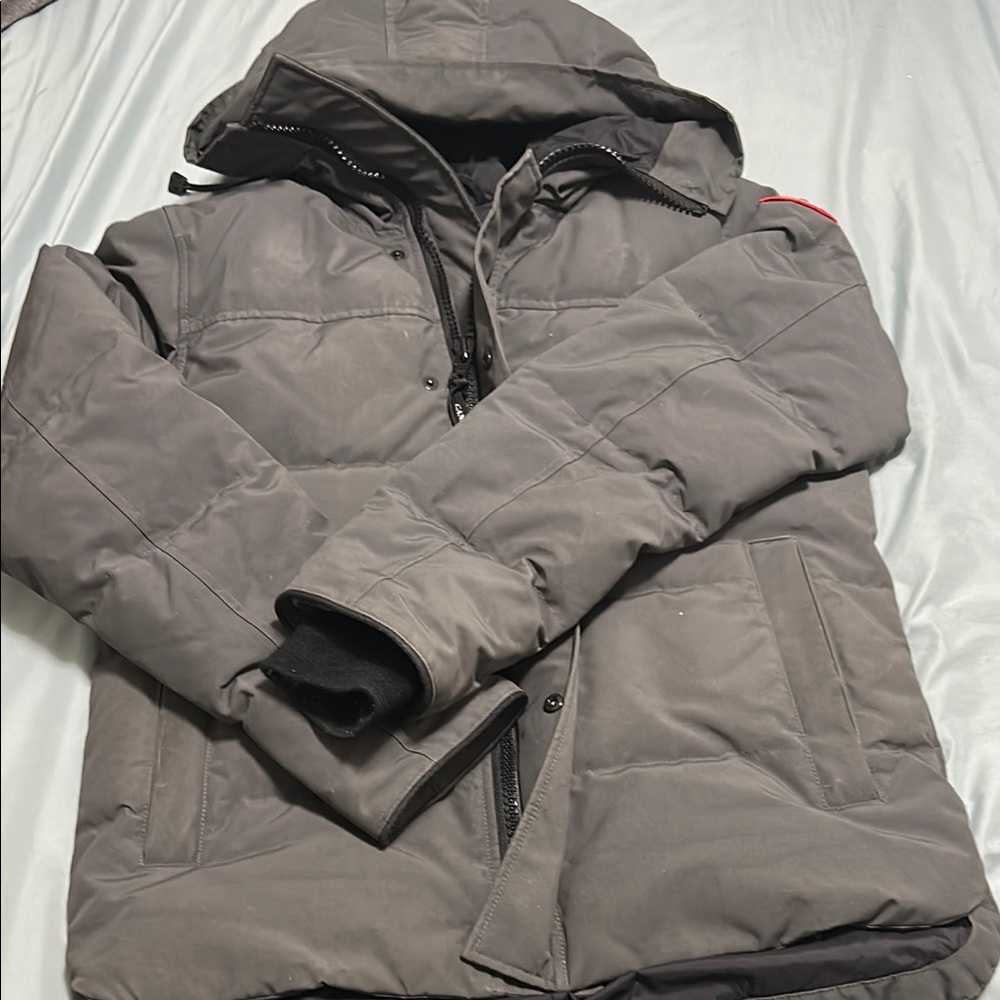 Men's Gray Hooded Jacket - Canada goose used size medium grey - Macmillan Parka